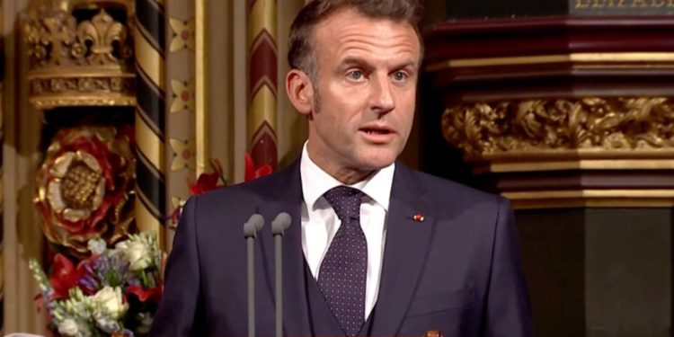 Britanija i Francuska moraju opterećivati ​​opterećenje Europom, kaže Macron u povijesnoj adresi parlamenta
