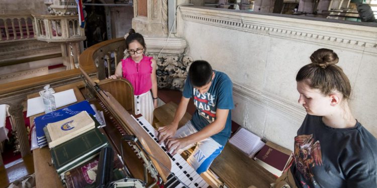Brojni koncerti, predavanja, seminari, radionica za mlade i misa za osnivača manifestacije koja slavi orgulje