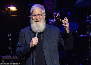 Brutalni prelazak prstom za šesterostruku šesterokut Davida Lettermana na CBS-u zbog otkaza Stephena Colberta