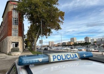 Brzom intervencijom zadarske policije spašena četveročlana obitelj iz kuće zahvaćene požarom