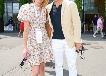 Cat Deeley budi ljeti cvjetovi dok se pridružila jutros, suigrač Ben Shephard, Abbey Clancy i Peter Crouch u vođenju navijača tenisa za celeb za četvrti dan Wimbledona