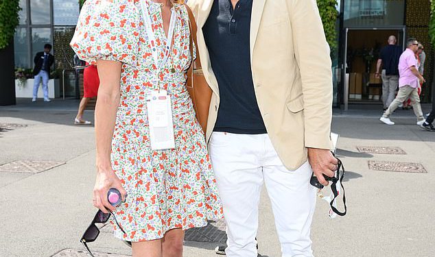 Cat Deeley budi ljeti cvjetovi dok se pridružila jutros, suigrač Ben Shephard, Abbey Clancy i Peter Crouch u vođenju navijača tenisa za celeb za četvrti dan Wimbledona