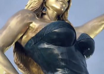 City otkriva kip svoje vrlo poznate kćeri – pa možete li prepoznati glumicu bombe?