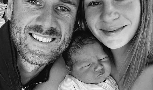 Collingwood Star i njegov partner najavljuju velike vijesti o bebi
