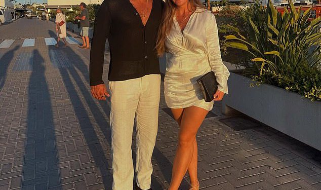 Cricket Star Star se šale o suđenju seksualnim napadima s kojim se suočio u Sydneyu dok je sa svojom novom ljubavlju postao Instagram službenik