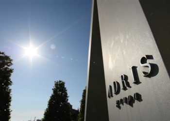 Crobexi klize, Adris pao zbog trgovanja bez prava na dividendu