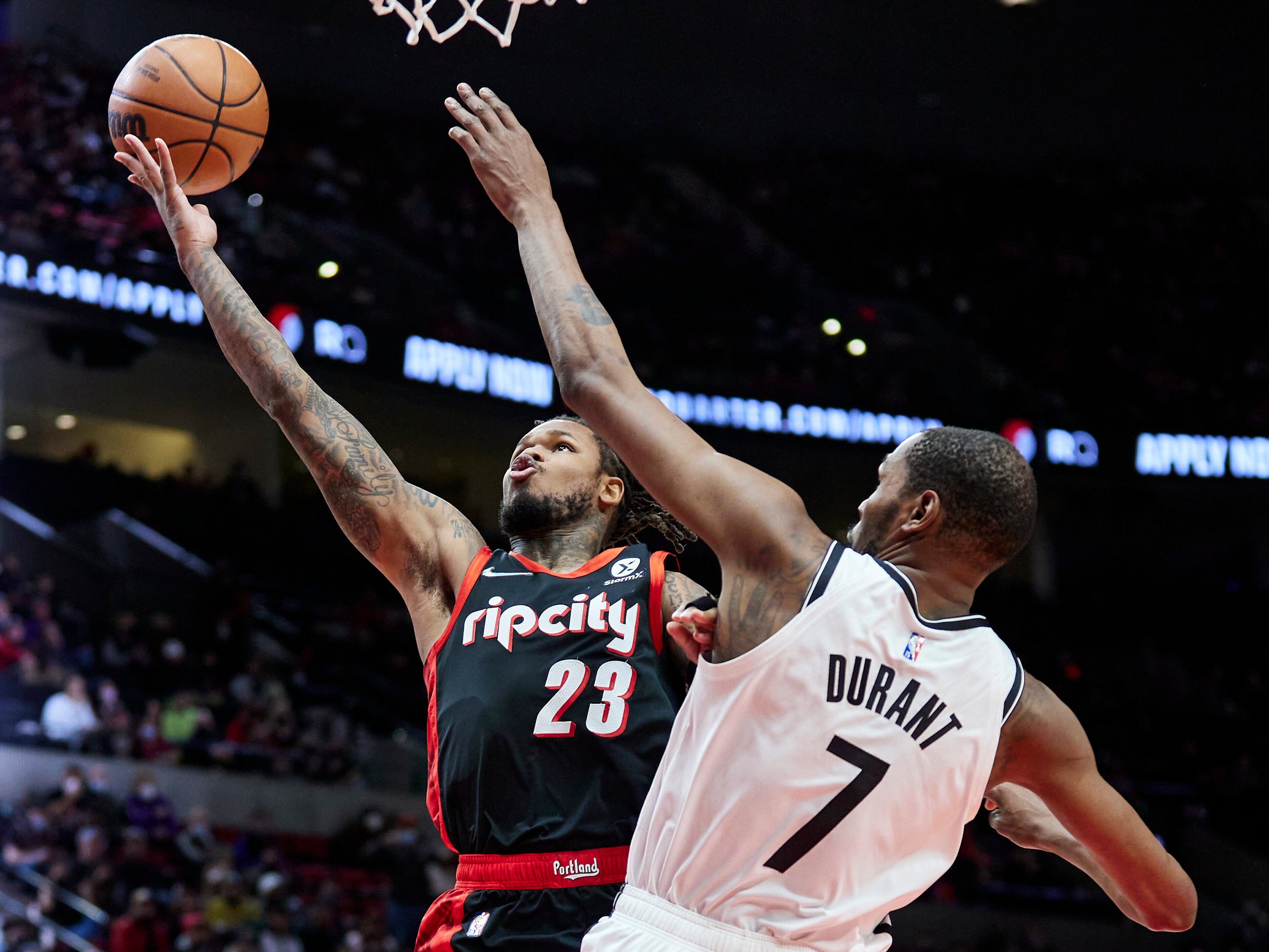 Bivši čuvar Portland Trail Blazersa Ben McLemore (lijevo) proglašen je krivim za silovanje i nezakonitu seksualnu prodor tijekom incidenta 2021. godine na zabavi u jezeru u državi Washington