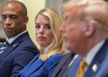 DOJ istražuje klinike, liječnike koji nude postupke promjene spola za maloljetnike