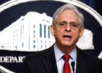 DOJ je tražio ‘savezni kuk’ za roditelje koji protestiraju na sastancima školskog odbora, e -mailovi pokazuju