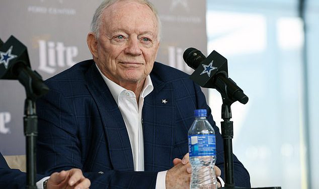 Dallas kauboji čine emocionalnu gestu nakon razornih poplava u Teksasu … ali navijači NFL -a zalupili su vlasnika Jerryja Jonesa zbog poteza