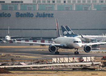 Delta let prekida polijetanje u Meksiku nakon što je primijetio avionski slijetanje na istoj pisti