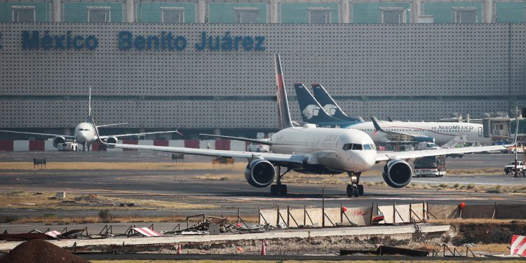 Delta let prekida polijetanje u Meksiku nakon što je primijetio avionski slijetanje na istoj pisti