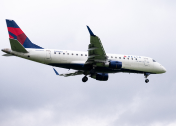 Delta pilot pravi ‘agresivni manevar’ kako bi izbjegao sudar u mirama s vojnim mlazom