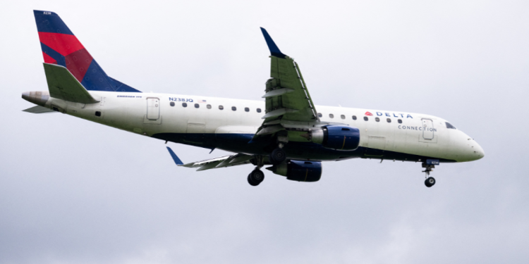 Delta pilot pravi ‘agresivni manevar’ kako bi izbjegao sudar u mirama s vojnim mlazom