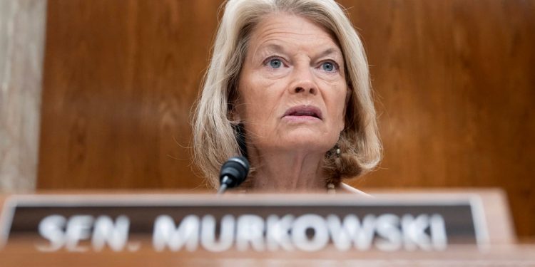 Demokrati brzo okreću Murkowskijevu Trumpovu Megabill Confession protiv nje i pokreću ponudu da JD Vance plati