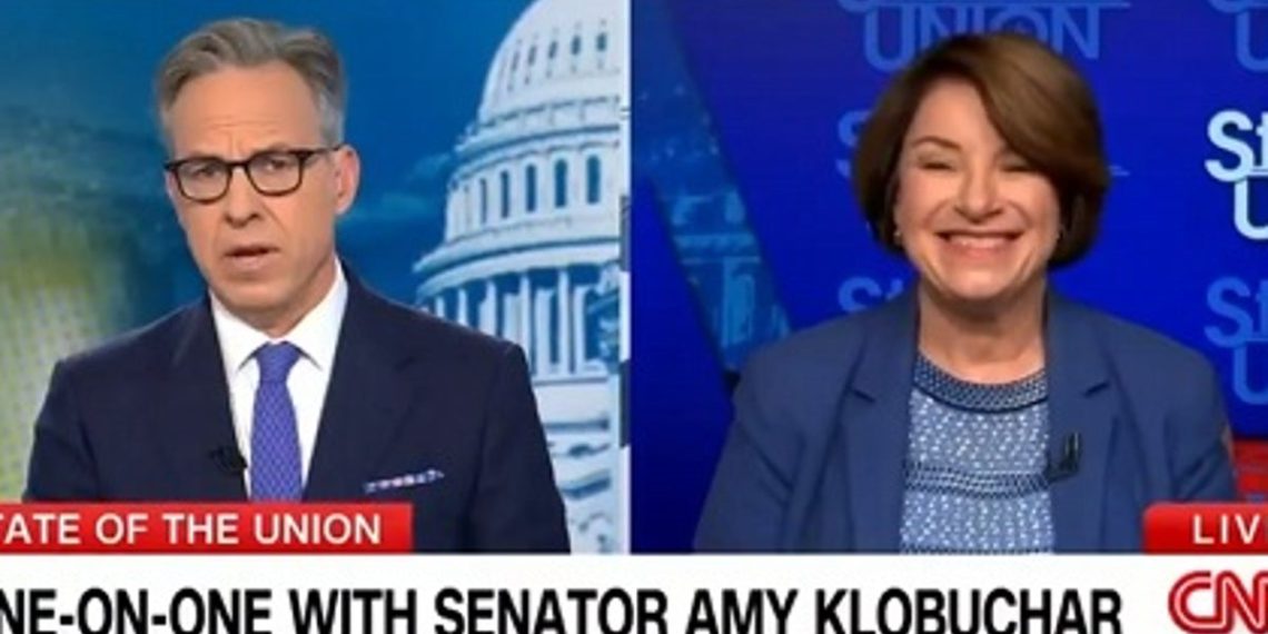 Demokrati se smiju Trump pokušati ih kriviti za Epstein Fallout