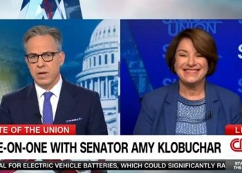 Demokrati se smiju Trump pokušati ih kriviti za Epstein Fallout