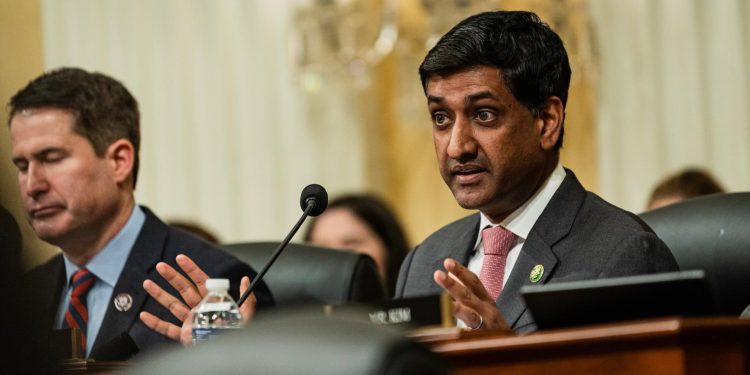 Demokratska stranka treba ponovno rođenje da bi se ponovno povezala s radničkom klasom, kaže Khanna