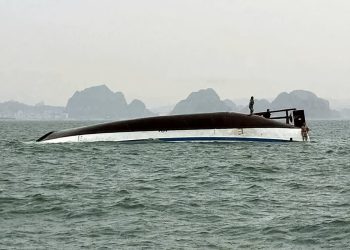 Deseci mrtvih nakon Vijetnamskih turističkih brodica prekrivaju se