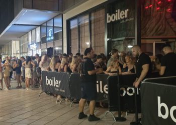 Dobrodošli u srpanj: Ogromni redovi mladih turista u Marmontovoj, krenulo zagrijavanje prije Ultre