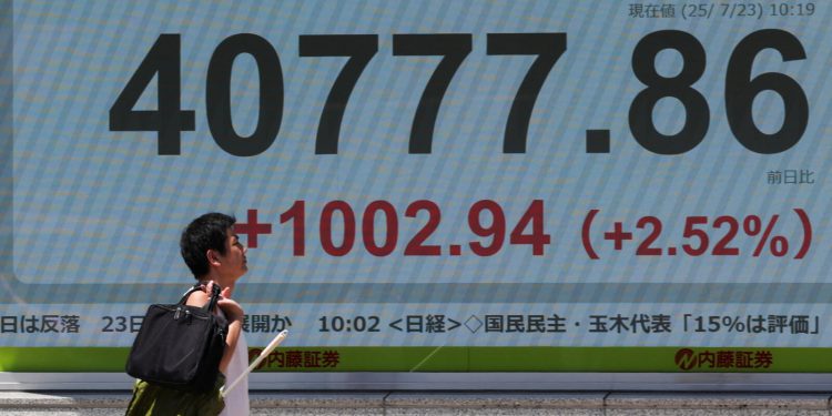 Dolar blago ojačao, cijene nafte rastu, azijska tržišta u plusu