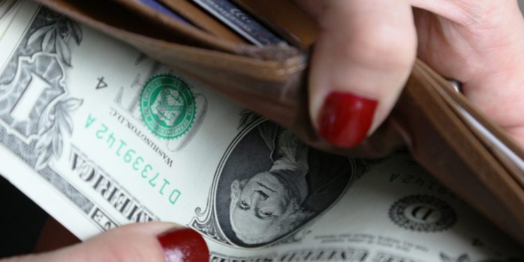 Dolar oslabio, nafta poskupjela, azijske burze prate rast Wall Streeta