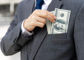 Dolar slabi prema košarici valuta, euro i jen jačaju