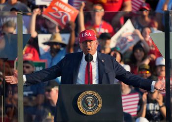 Donald Trump ažuriranja uživo: Predsjednik se bori protiv Bijele kuće UFC Borba za proslavu 4. srpnja kao “Slobodna Amerika” prosvjed prosvjeda