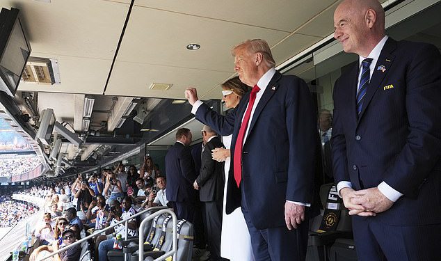 Donald Trump dotakne se na stadionu MetLife za finale Svjetskog kupa kluba … točno godinu dana od pokušaja atentata na Butler