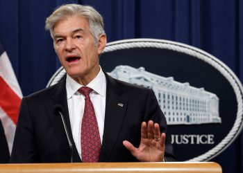 Dr. Oz kaže Amerikancima na Medicaidu “Ne jedite tortu od mrkve”, jer se milijuni suočavaju s smanjenjem zdravstvenog osiguranja