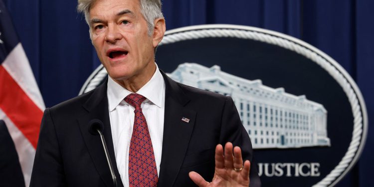 Dr. Oz kaže Amerikancima na Medicaidu “Ne jedite tortu od mrkve”, jer se milijuni suočavaju s smanjenjem zdravstvenog osiguranja