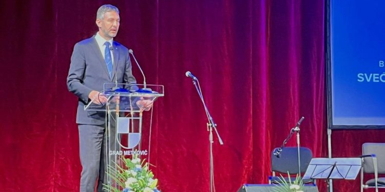 Dubrovački gradonačelnik na svečanoj sjednici Grada Metkovića