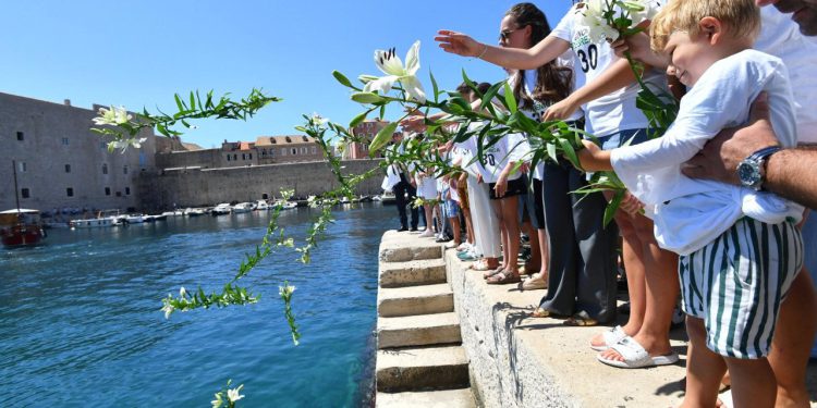 Dubrovčani u mimohodu žrtvama najvećeg genocida na ovim prostorima obilježili 30. godišnjicu Srebrenice