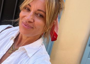 Dugogodišnja šminkerica Delta Goodrem dijeli detalje iza scene sa Singer’s Malta vjenčanja-i otkriva kozmetičke proizvode koje je koristila u velikom danu