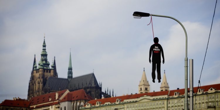 EU država zabranjuje ‘komunistička propaganda’ – RT World News