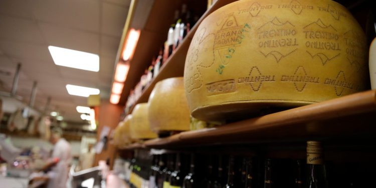 EU zaključana u Trumpovim trgovinskim razgovorima kao tarifnom roku “Oslobodilačkog dana”