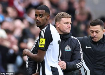 Eddie Howe priznaje da je budućnost Alexandera Isaka ‘nije u mojoj potpunoj kontroli’ – ali šef Newcastlea naglašava da je Liverpool ponuda za napadača