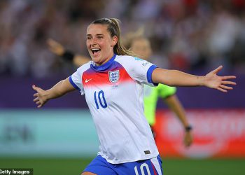 Ella Toone učinit će Englesku najbolje igrajući u ulozi 10. godine na terenu, baš kao što im njezina zarazna osobnost pomaže, piše Tara Anson-Walsh