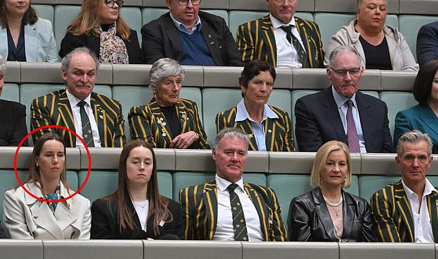 Emma McKeon i ostale olimpijske legende Aussie bile su zapanjene u bijesnu tišinu u Parlamentnoj kući na onome što je trebalo biti radosna prilika. Evo zašto …