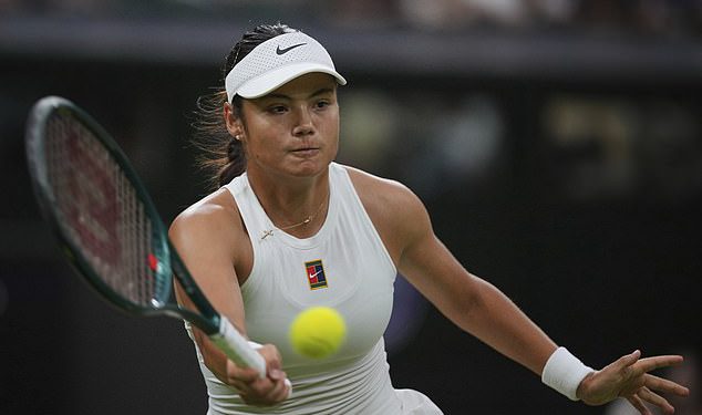 Emma Raducanu je izvan Wimbledona dok gubi u ravnim setovima na 1 sjeme Aryna Sabalenka unatoč Valiant Battle