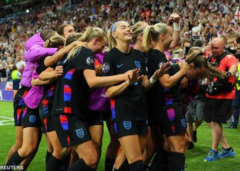 Engleska 2-1 Italija AET: Lionesses proizvode zadivljujući povratak za rezerviranje mjesta u finalu Europskog prvenstva zahvaljujući dramatičnoj Chloe Kelly Strike