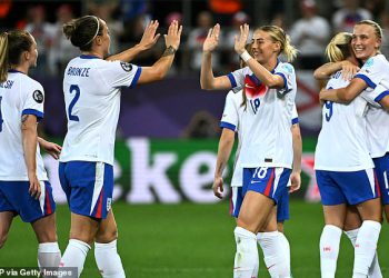Engleska 6-1 Wales: Lionesses se kvalificira za četvrtfinale ženskog eura s pobjedom nad suparnicima-jer vlasnici završe na drugom mjestu u grupi D iza Francuske