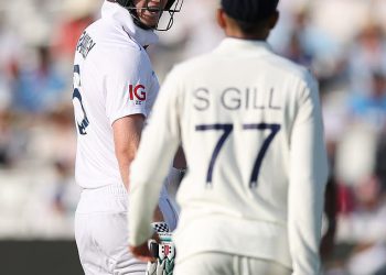 Engleska i Indija kreću se u pucnjavu s jednim ubačajem dok tempere bljeskaju na kraju napetog trećeg dana kod lorda