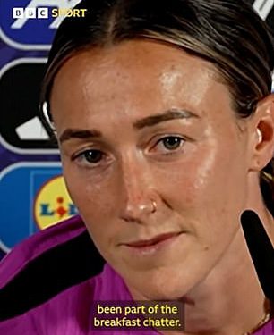 Engleski navijači ostali su ogorčeni nakon što reporter postavlja Lionsu “uvredljivo” pitanje koje nikada ne bi “postavili muškog nogometaša”