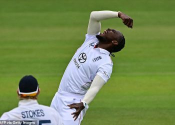 Epski sukob između Engleske i Indije bio je jedan za vijekove i podsjetnik na magiju testnog kriketa, piše Oliver Holt