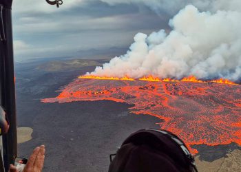 Erupcija vulkana Islanda uživo: Ogromni vatreni zid širi se na sjeveru dok se plinski oblak kreće prema aerodromu