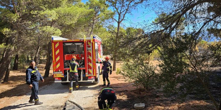 Evo kakvo je stanje na požarištu u Bolu, vatrogasci su i dalje na terenu