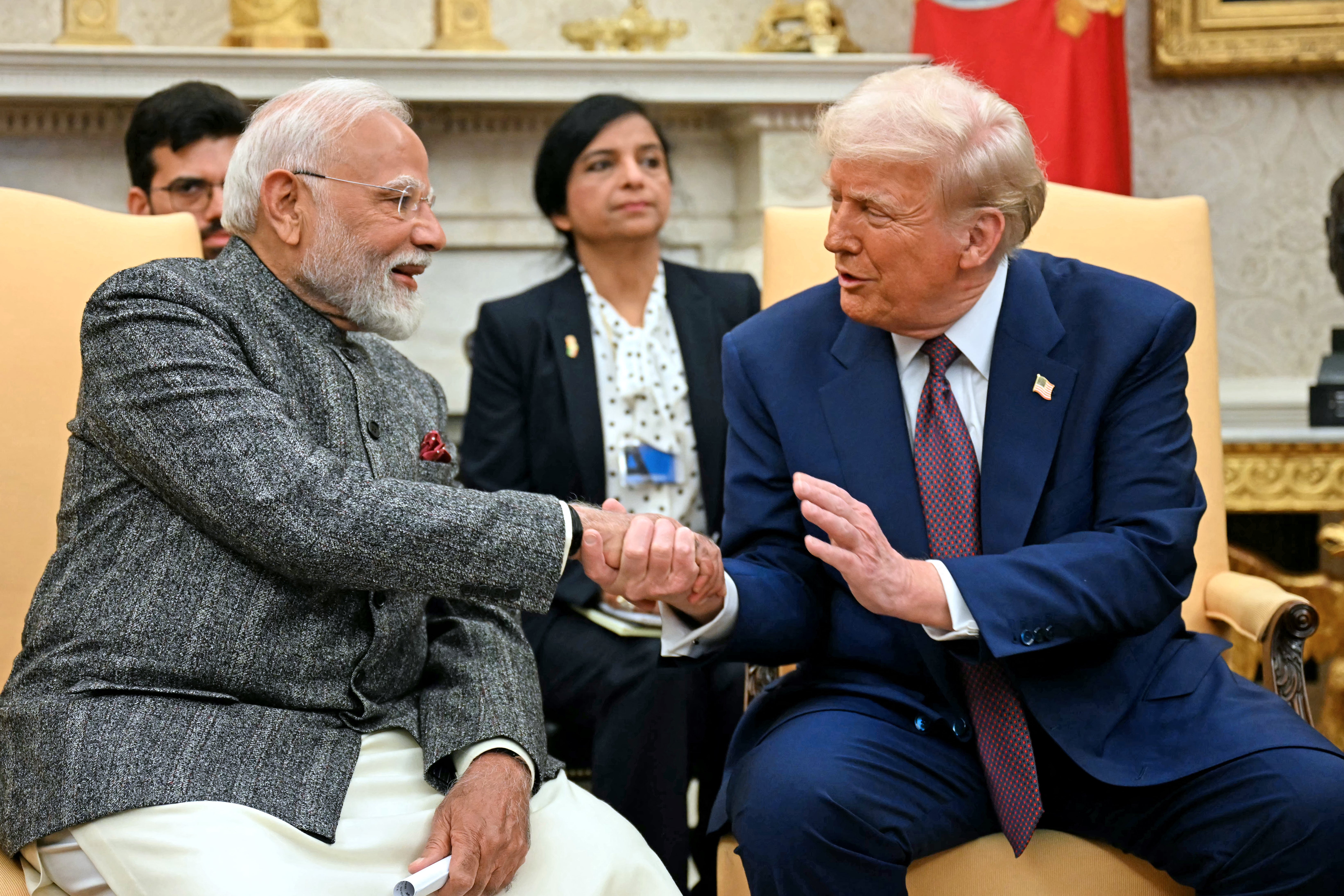Američki predsjednik Donald Trump rukuje s indijskim premijerom Narendra Modi u Ovalnom uredu Bijele kuće u Washingtonu DC