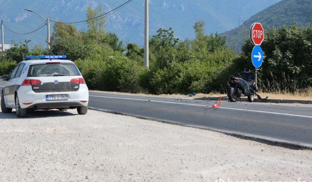 FOTO Dvostruka prometna nezgoda kod Mostara, na mjestu sudara BMW-a i motocikla sudarili se terenac i Passat