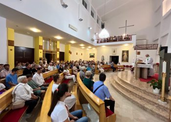 FOTO I VIDEO Brojni su stigli na misu na splitskom Mertojaku. Molilo se za jedinstvo naroda u povodu Thompsonova koncerta